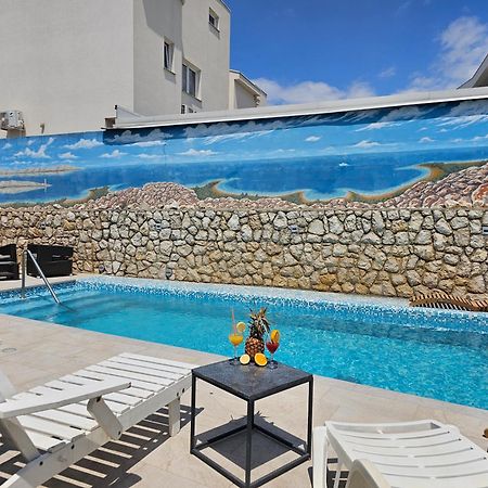 The Golden Grotto Apartments โนวาลยา ภายนอก รูปภาพ