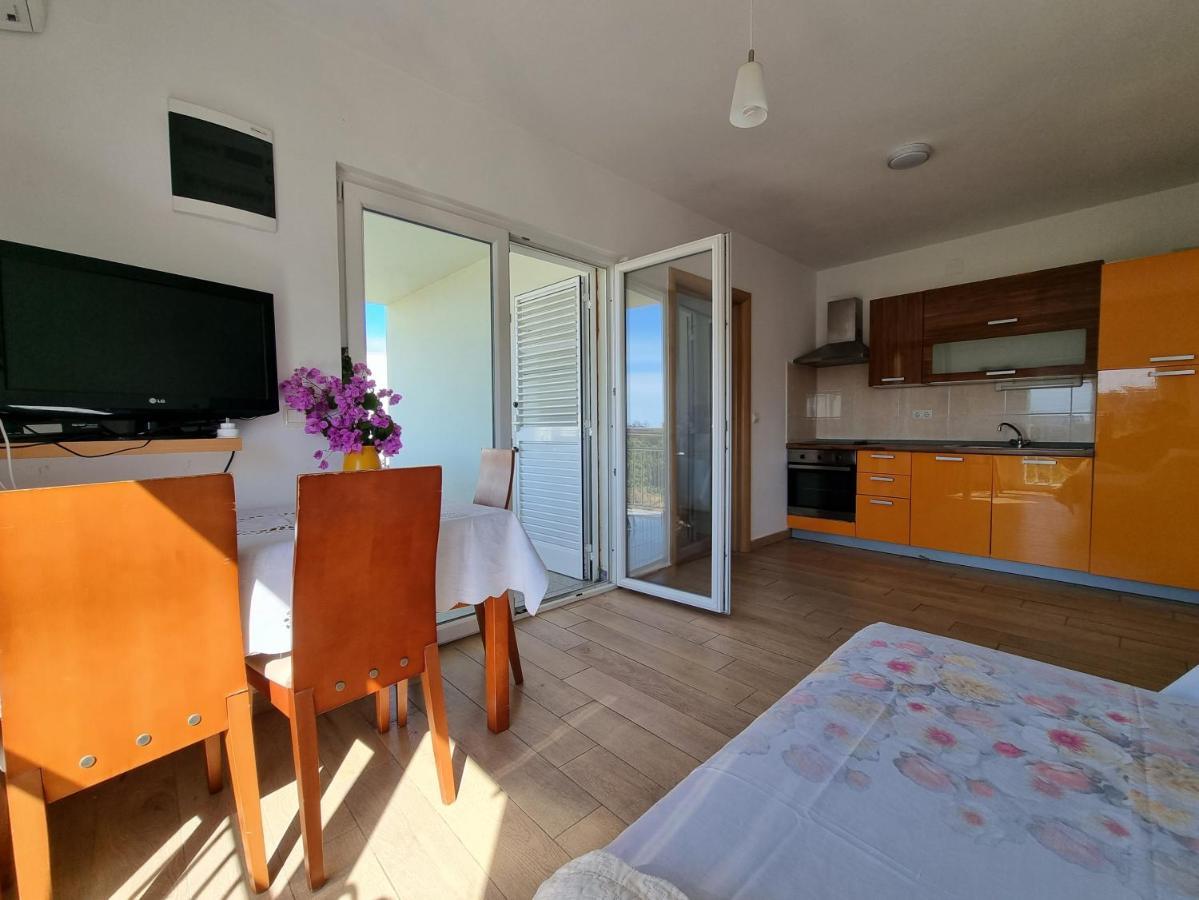 The Golden Grotto Apartments โนวาลยา ภายนอก รูปภาพ