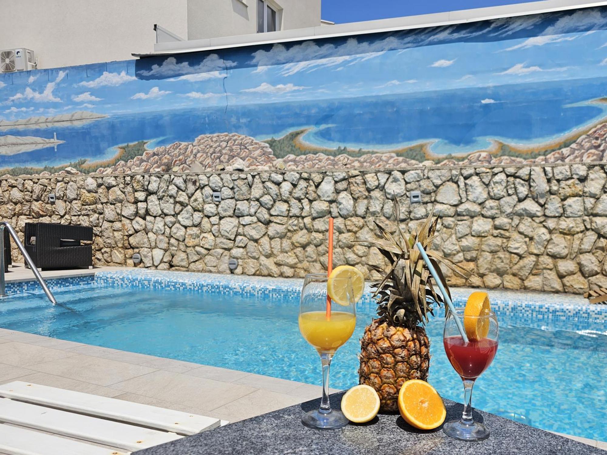 The Golden Grotto Apartments โนวาลยา ภายนอก รูปภาพ