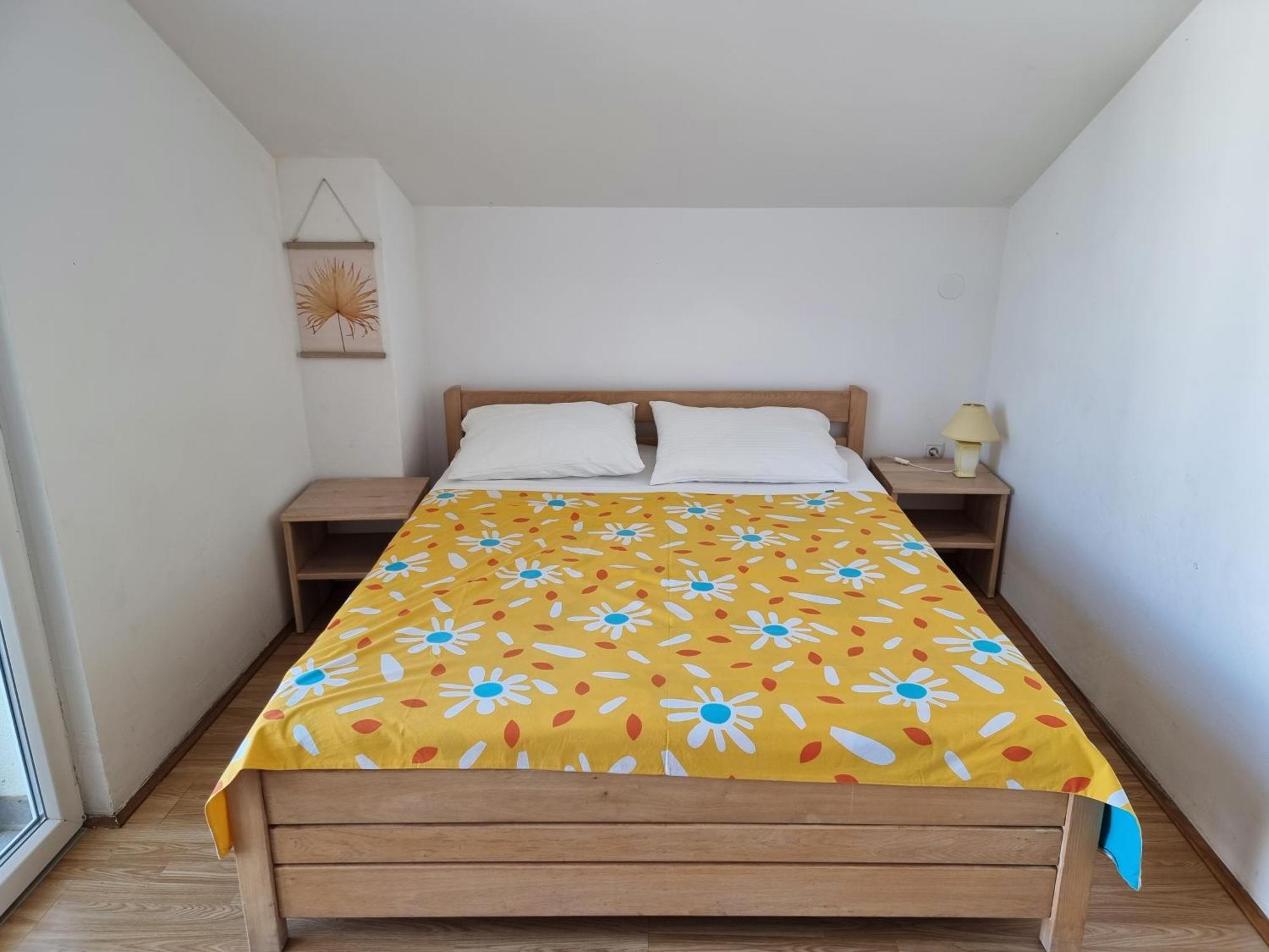 The Golden Grotto Apartments โนวาลยา ภายนอก รูปภาพ
