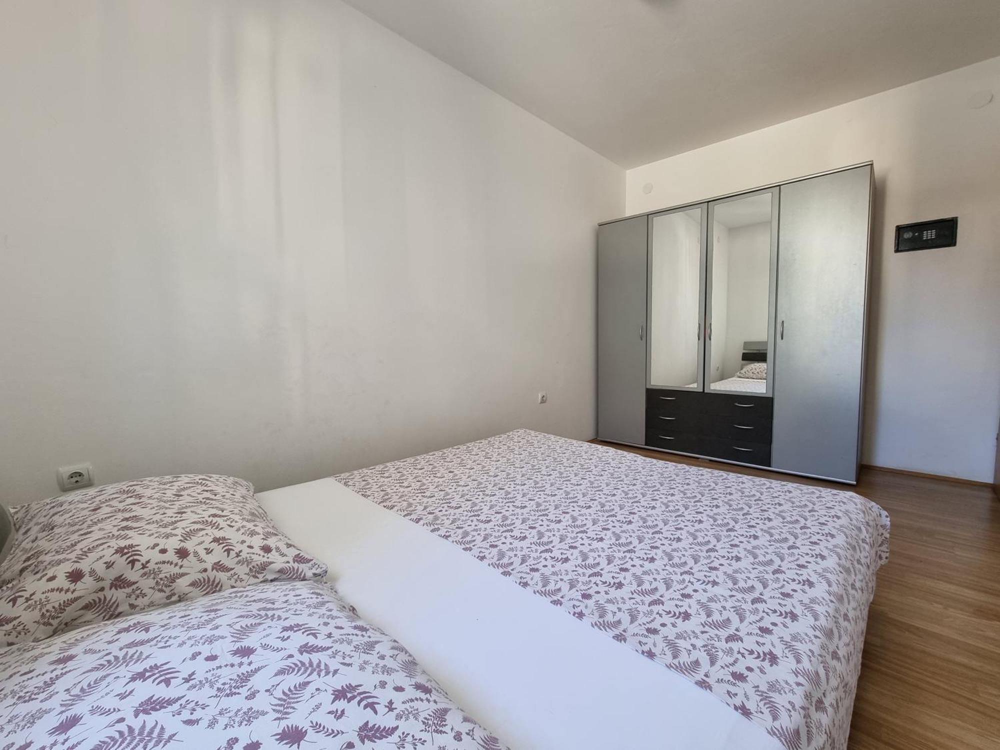 The Golden Grotto Apartments โนวาลยา ภายนอก รูปภาพ